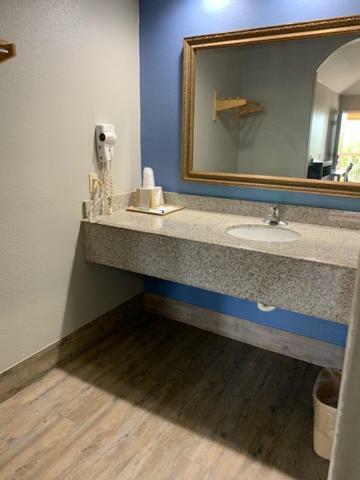 Camelot & Suites Houston