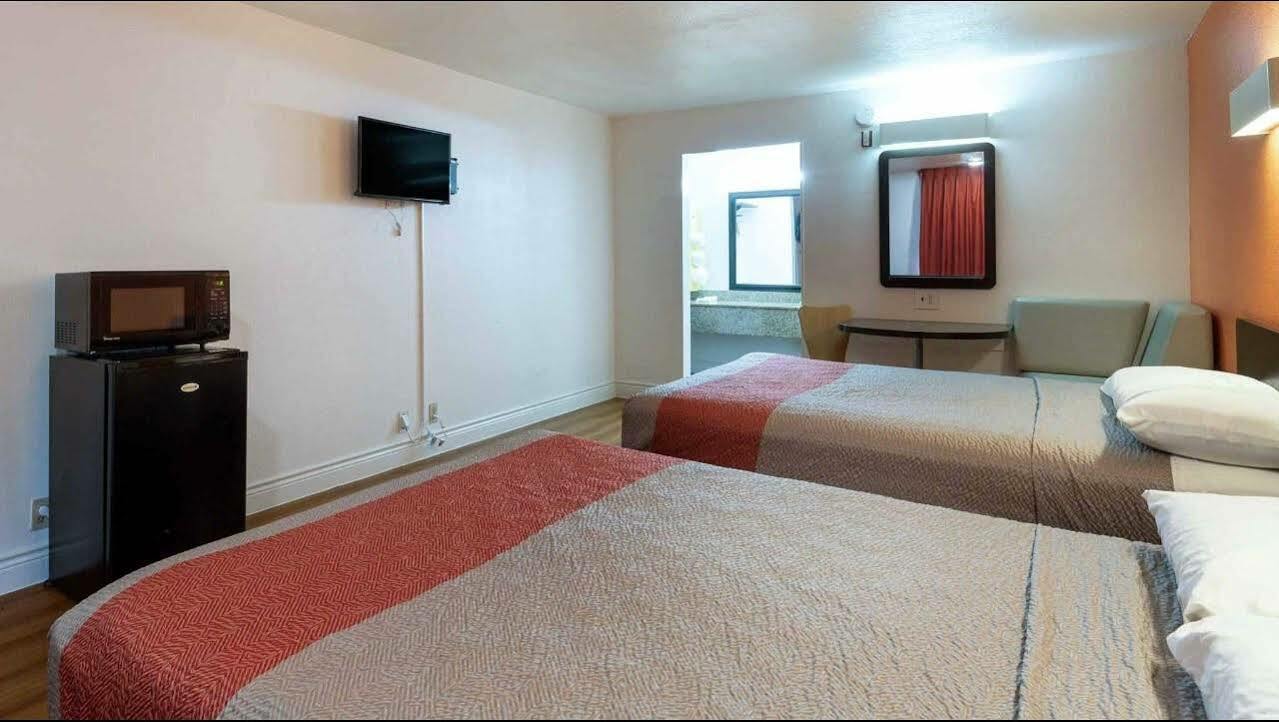 6 - I-10 East 3*