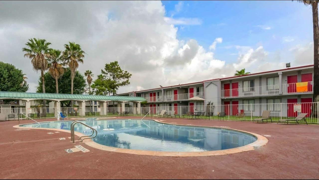 6 - I-10 East Hotel Houston