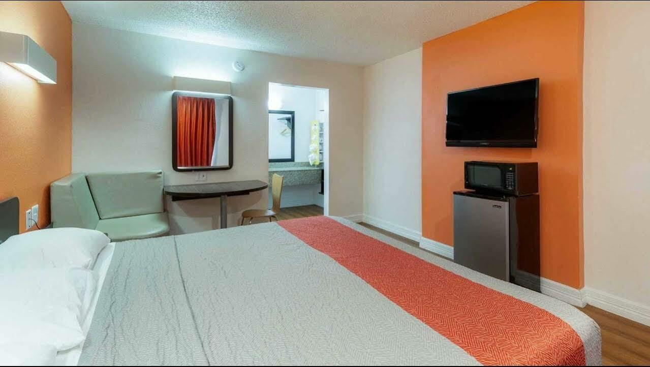 6 - I-10 East 3*