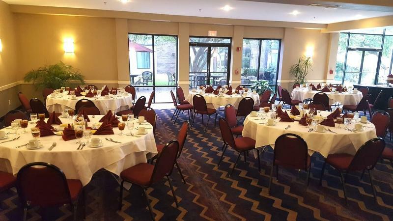 Red Lion Intercontinental Airport Hotel 3*