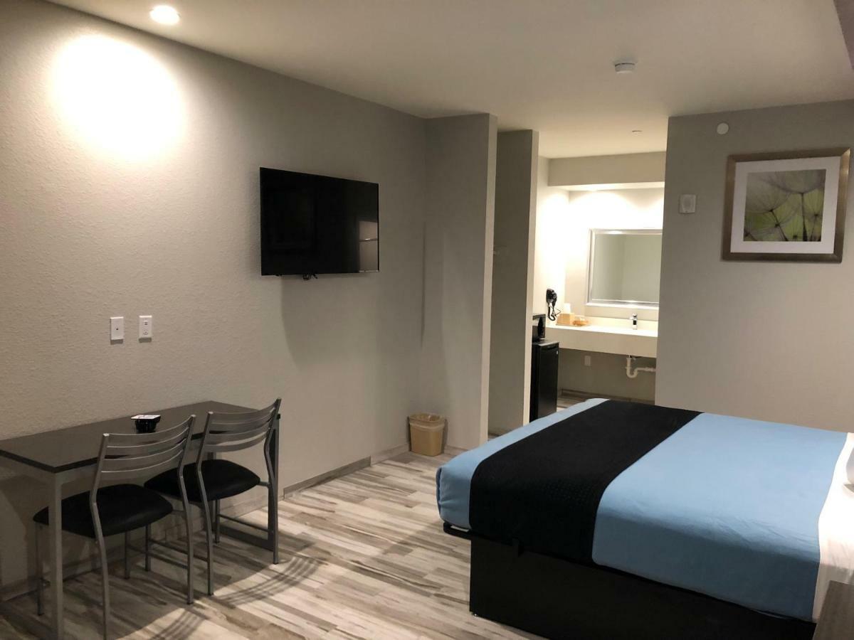 Crystal Downtown Motel 2*