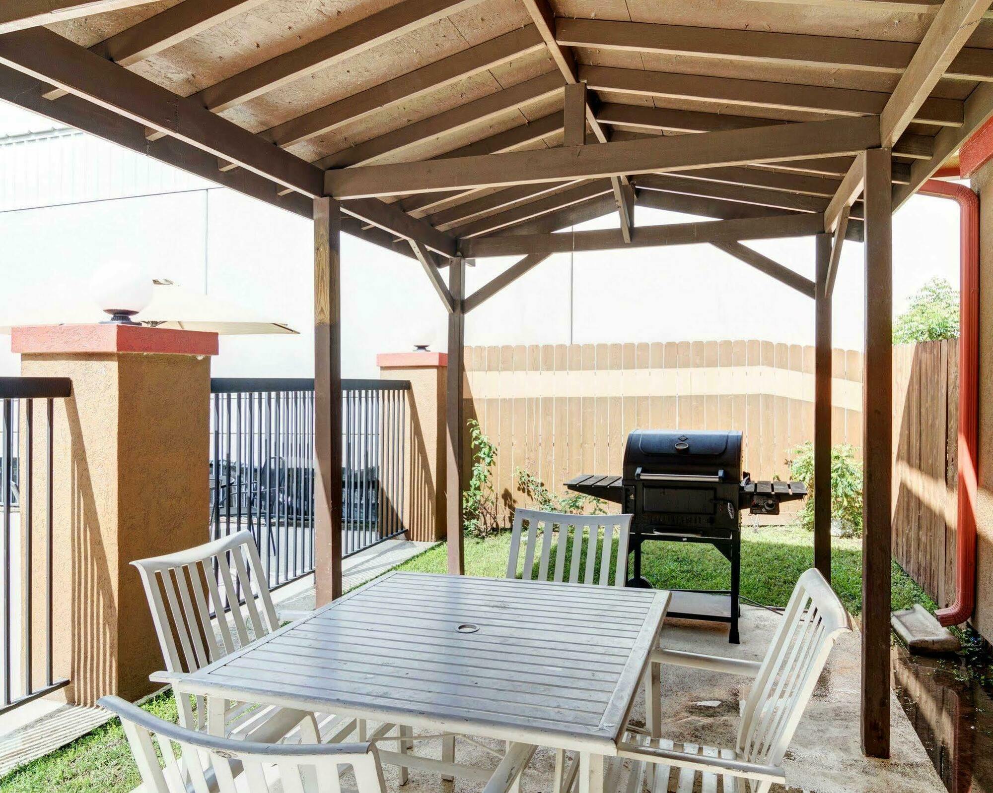 Springwood Iah - Beltway 8 Hotel