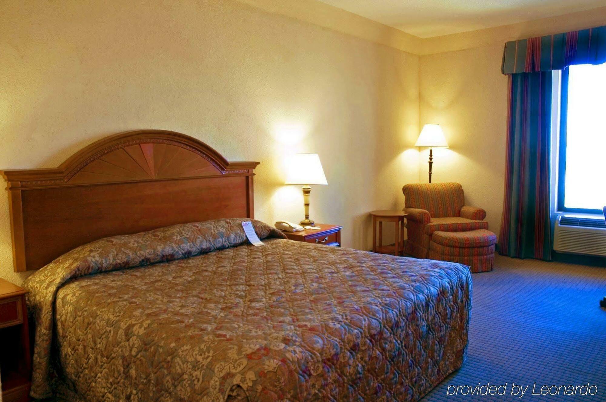 Holiday Express & - Memorial Park Area By Ihg Hotel Houston