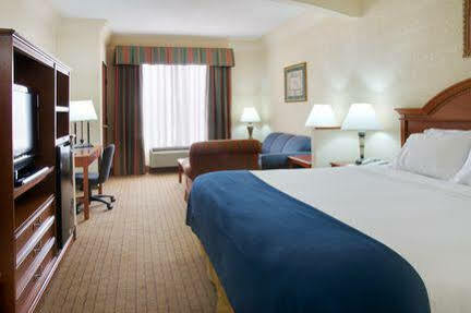 Holiday Express & - Memorial Park Area By Ihg Hotel