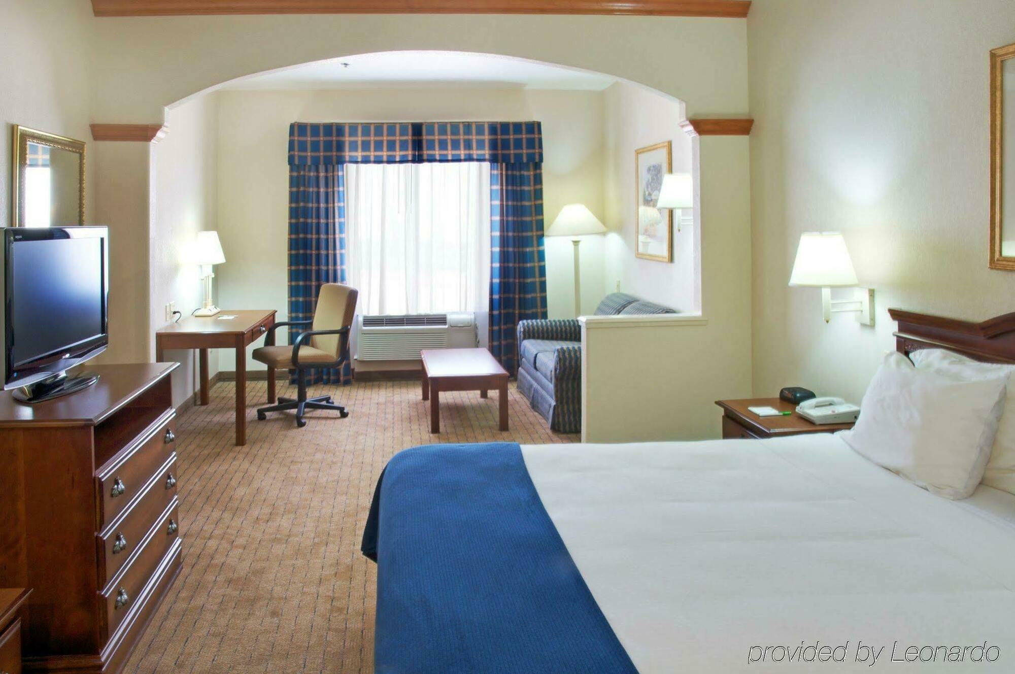 Country & By Radisson, Northwest, Tx