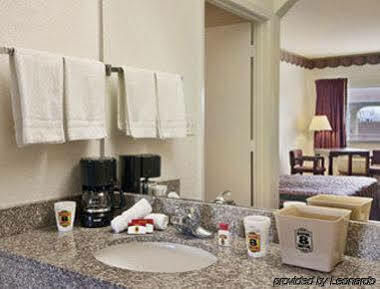 Super 8 By Wyndham Houston/brookhollow Nw 2* Houston