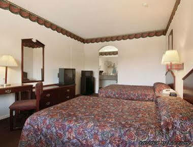 Super 8 By Wyndham Houston/brookhollow Nw 2* Houston