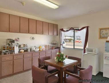 Super 8 By Wyndham Houston/brookhollow Nw Hotel