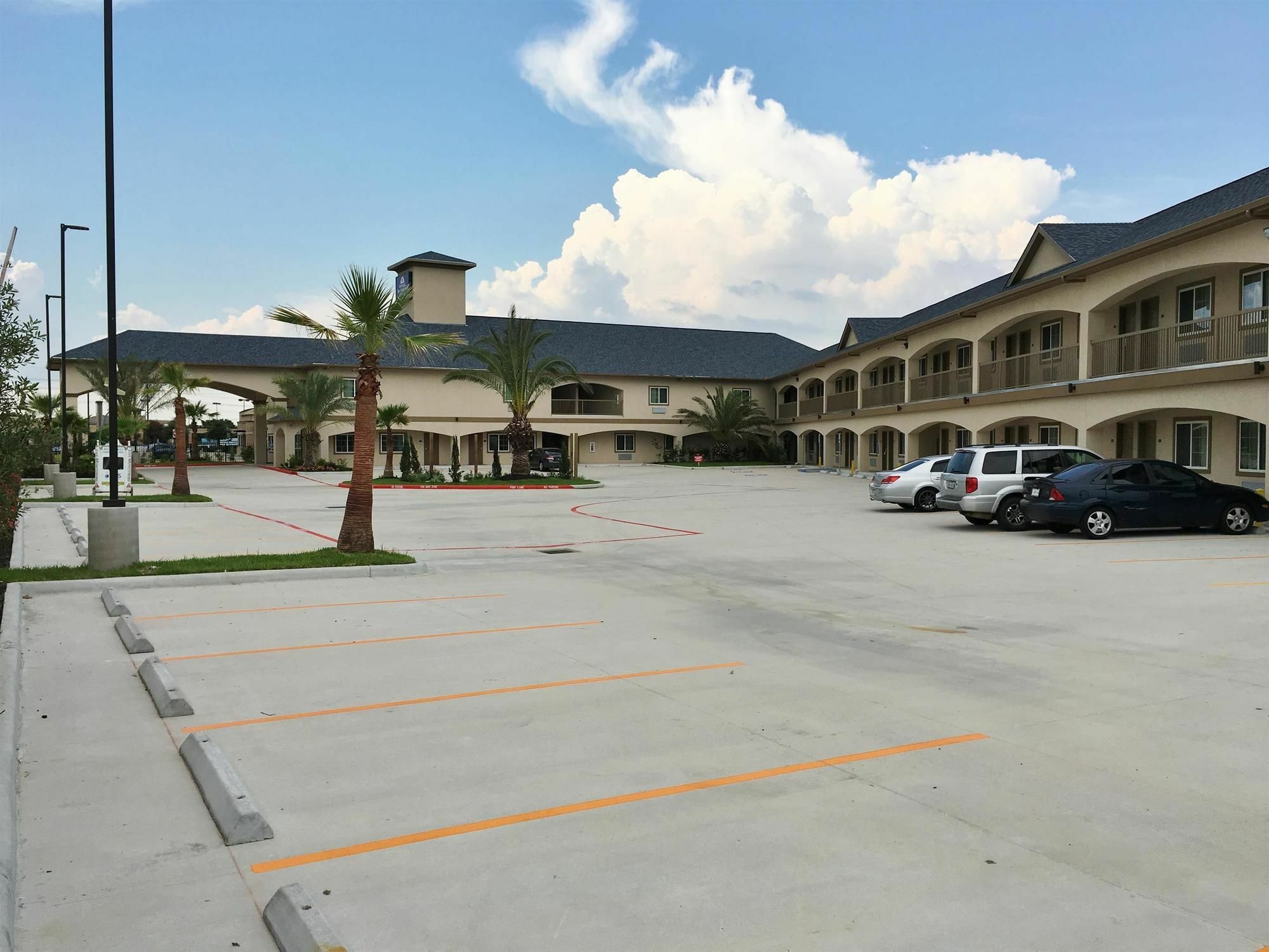 Regency Inn & Suites- Nw Houston Motel