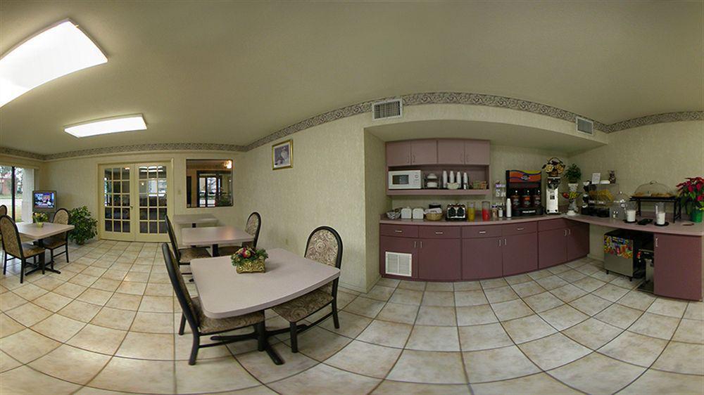 Hotel Rodeway & Hwy 290 Nw