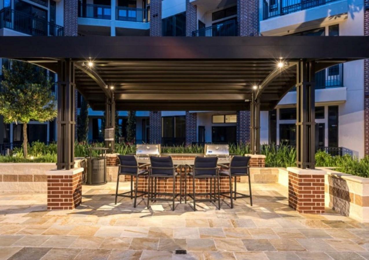 Midtown Luxury/main Street Wonder