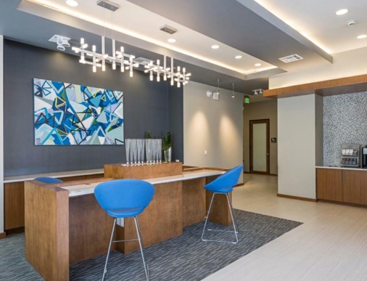 Midtown Luxury/main Street Wonder Apartment