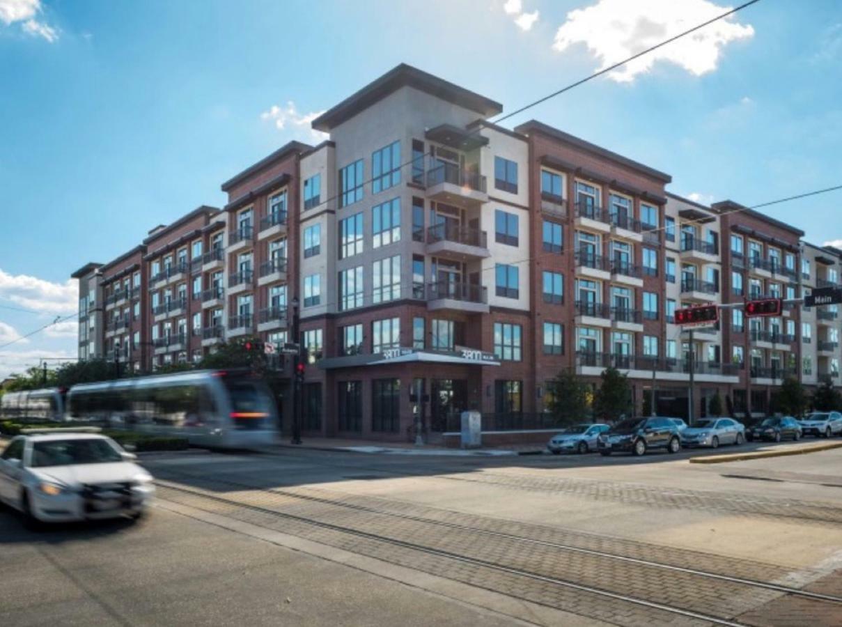 Midtown Luxury/main Street Wonder