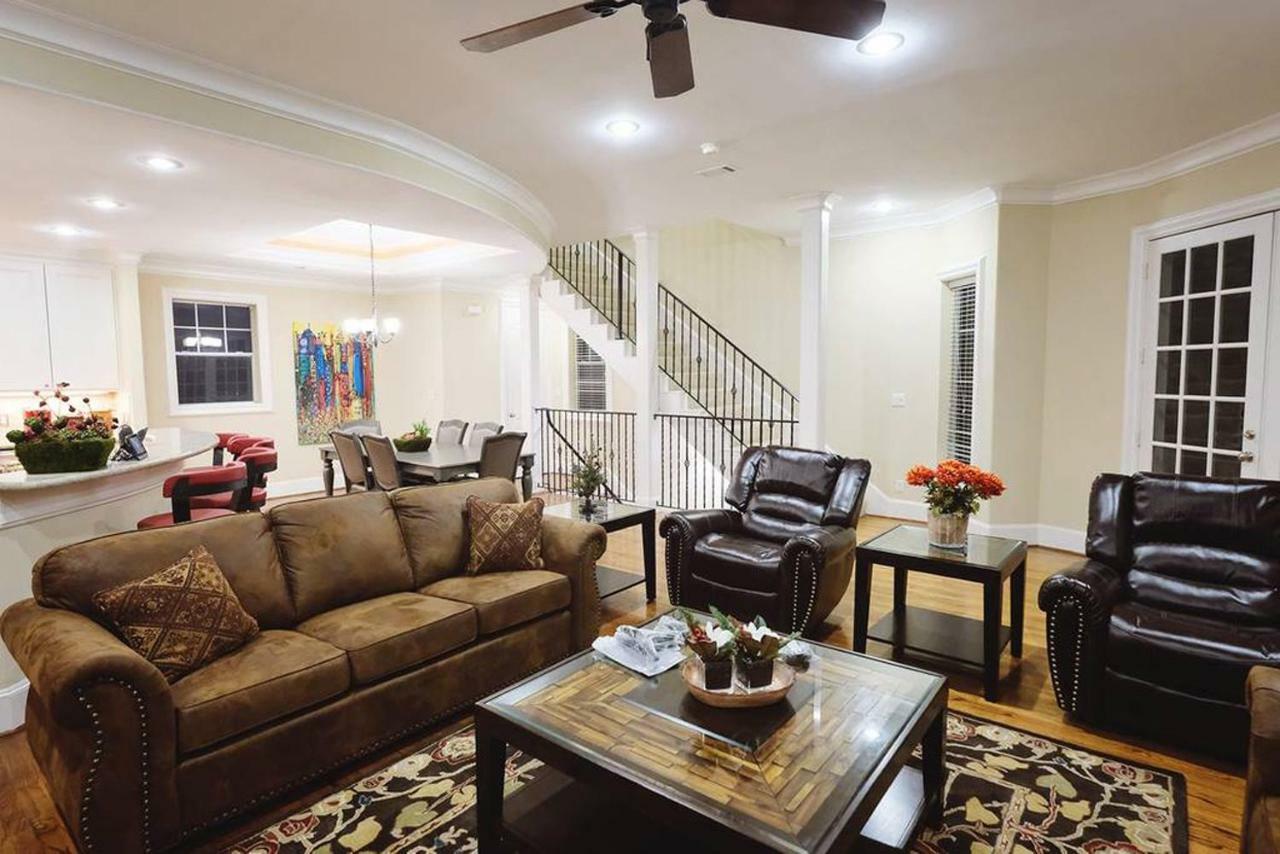 Downtown Museum District, Zoo, Parks, Nightlife! - Detering Apartment *