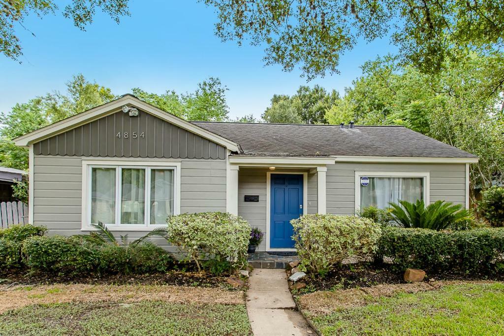 The Blue Door - Luxury Downtown Holiday home *