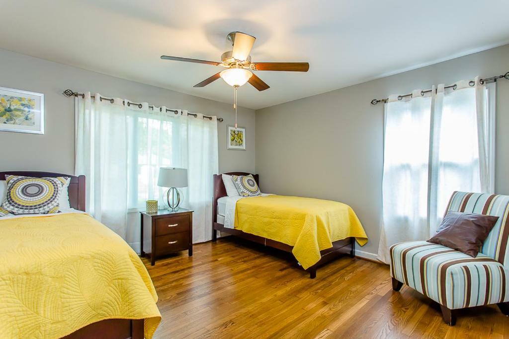 The Blue Door - Luxury Downtown Holiday home *