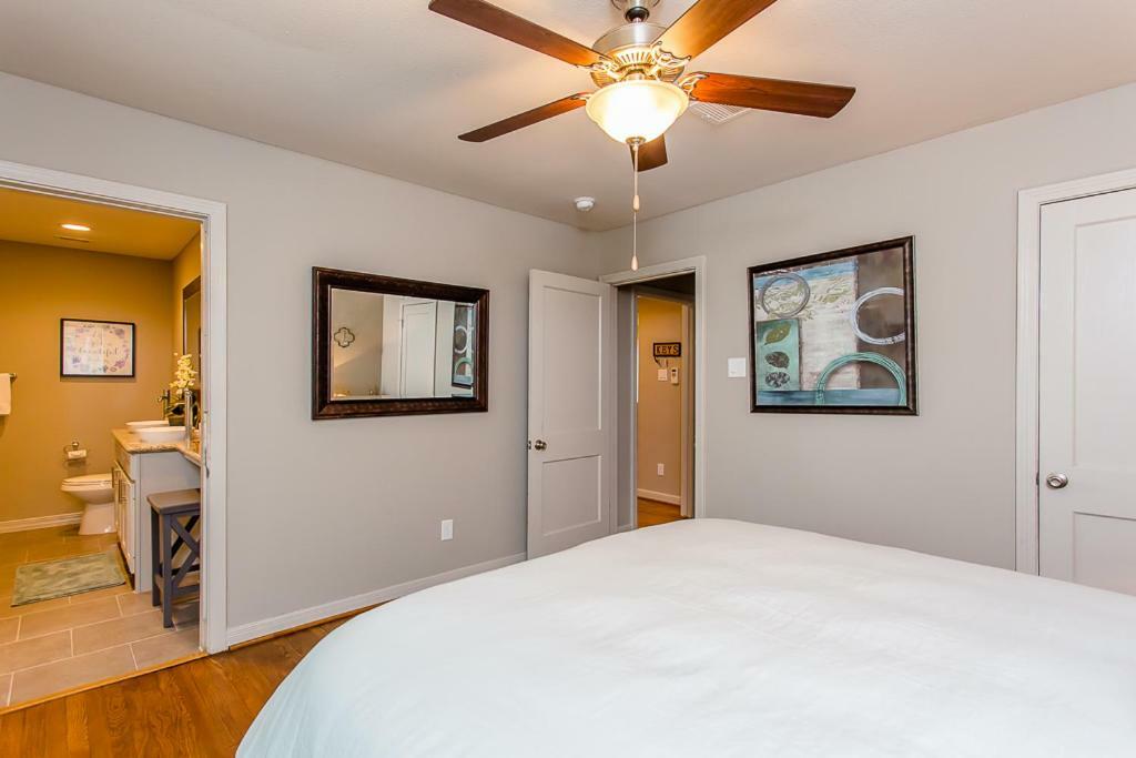 The Blue Door - Luxury Downtown Holiday home *
