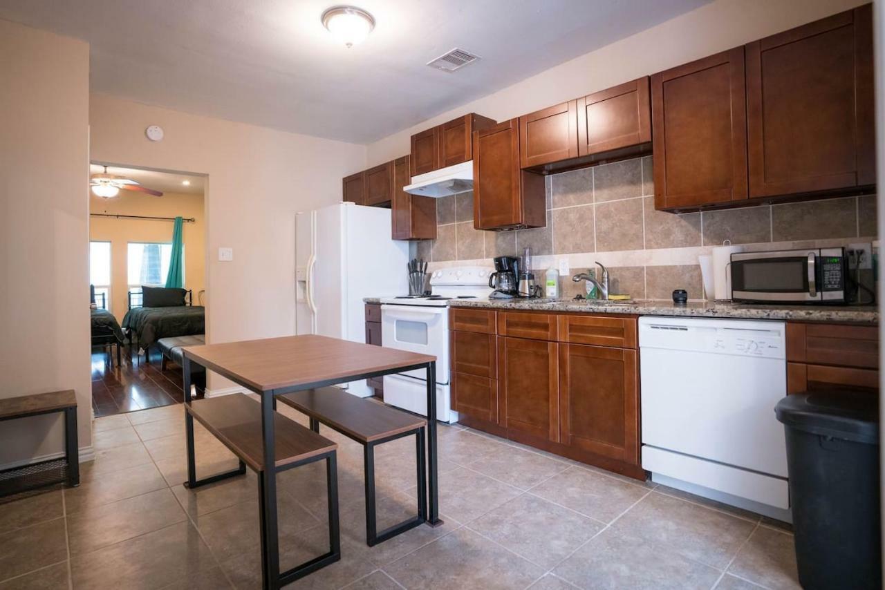 East Downtown Treetop Terrace Apartment Houston