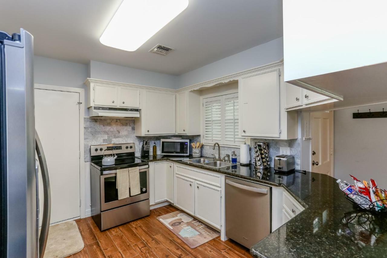 The Texas Bluebonnet - Metro Luxury Villa