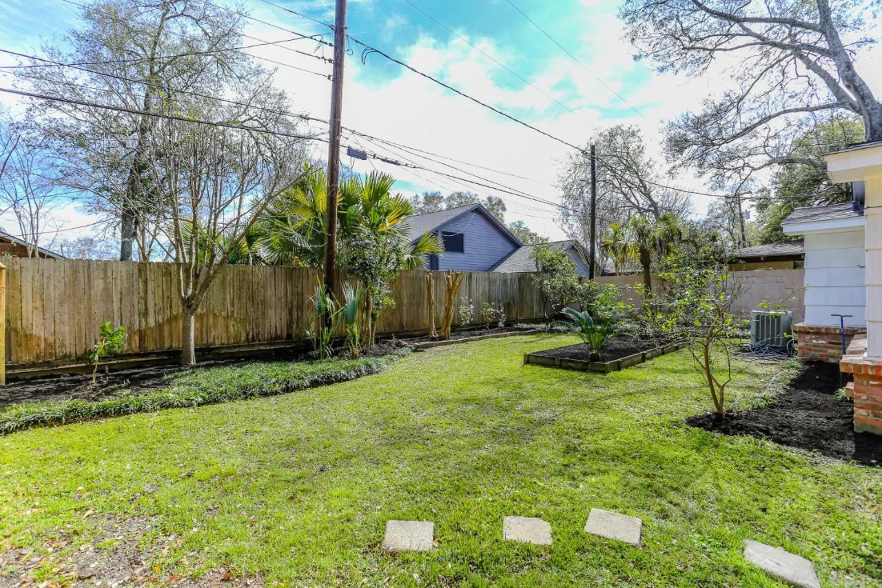 The Texas Bluebonnet - Metro Luxury Villa Houston