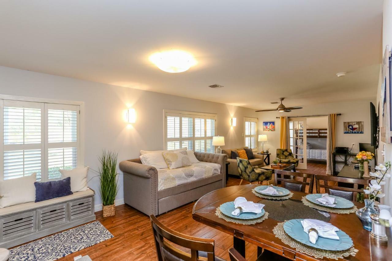The Texas Bluebonnet - Metro Luxury Villa *