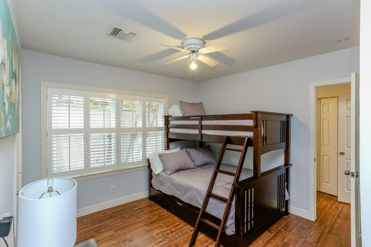 Villa The Texas Bluebonnet - Metro Luxury Houston