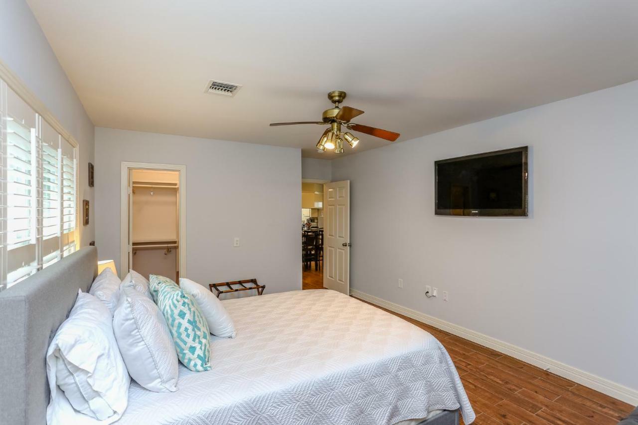 The Texas Bluebonnet - Metro Luxury Villa