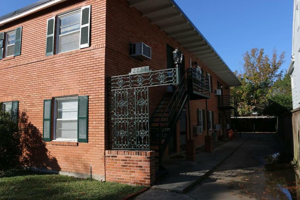 Apartment Montrose Retro Gem W/parking, Coffee And Netflix