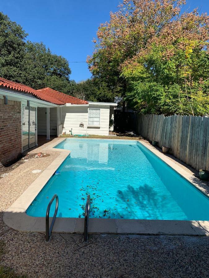 For Summer With Pool, Pool Table, Outdoor Kitchen,patio And Balcony *
