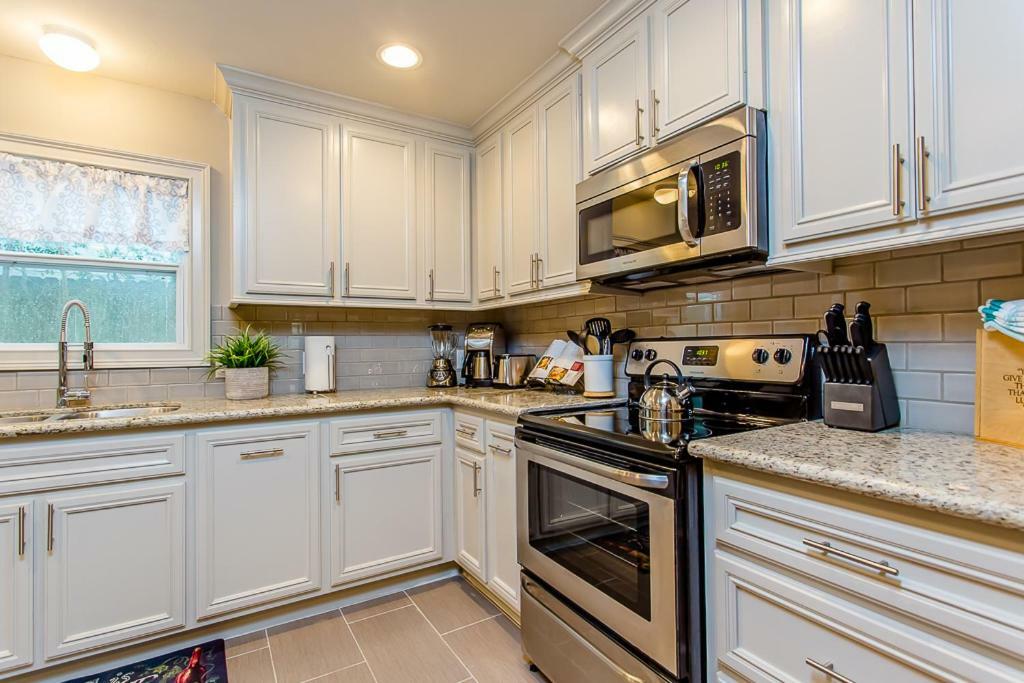 The Blue Door - Luxury Downtown Holiday home *