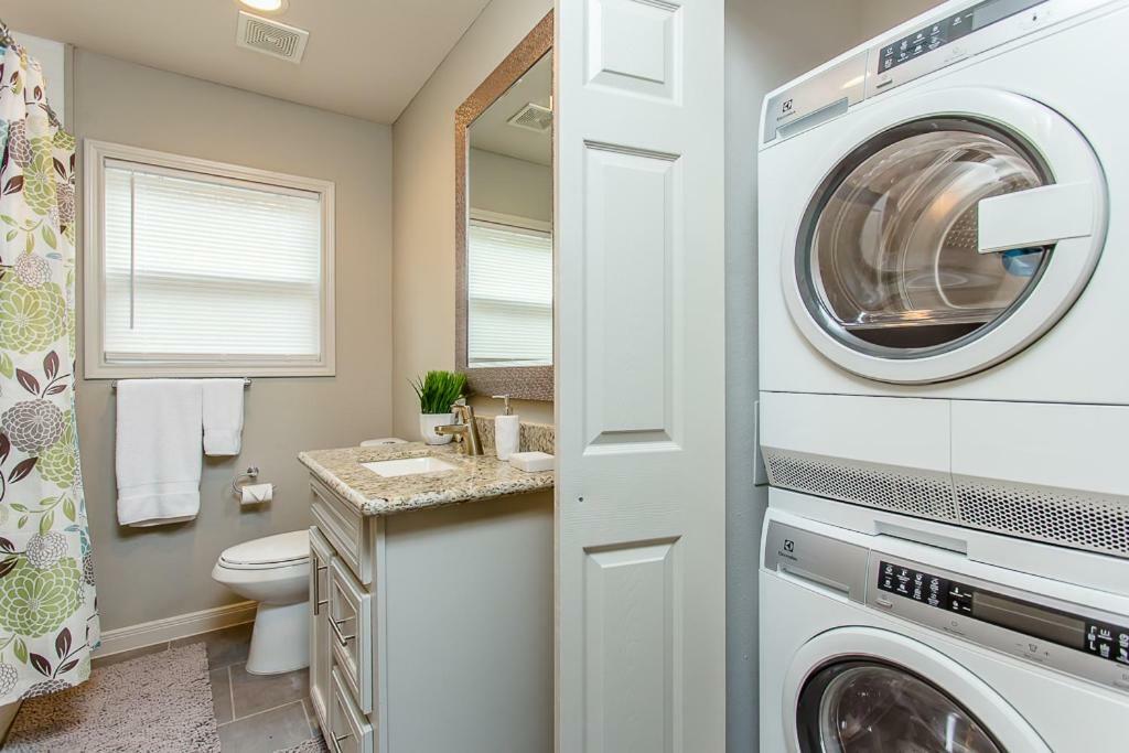 The Blue Door - Luxury Downtown Holiday home