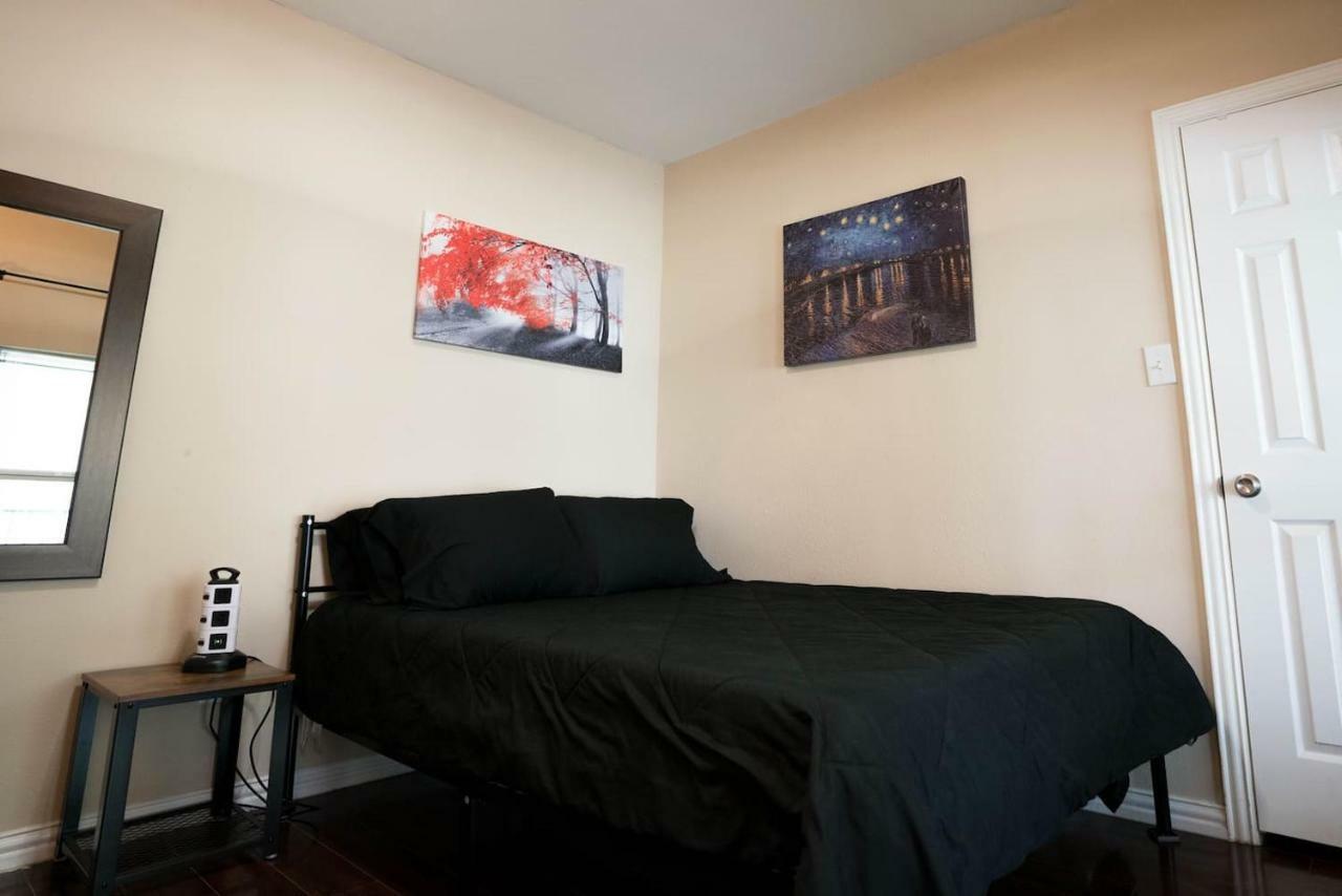 East Downtown Treetop Terrace Apartment *