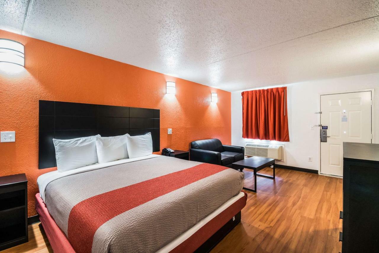 Hotel 6-houston, Tx - Brookhollow 2*