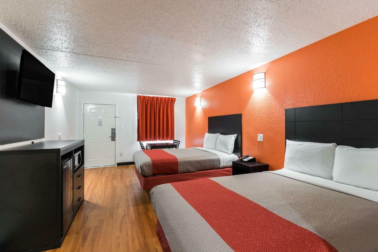 Hotel 6-houston, Tx - Brookhollow 2*