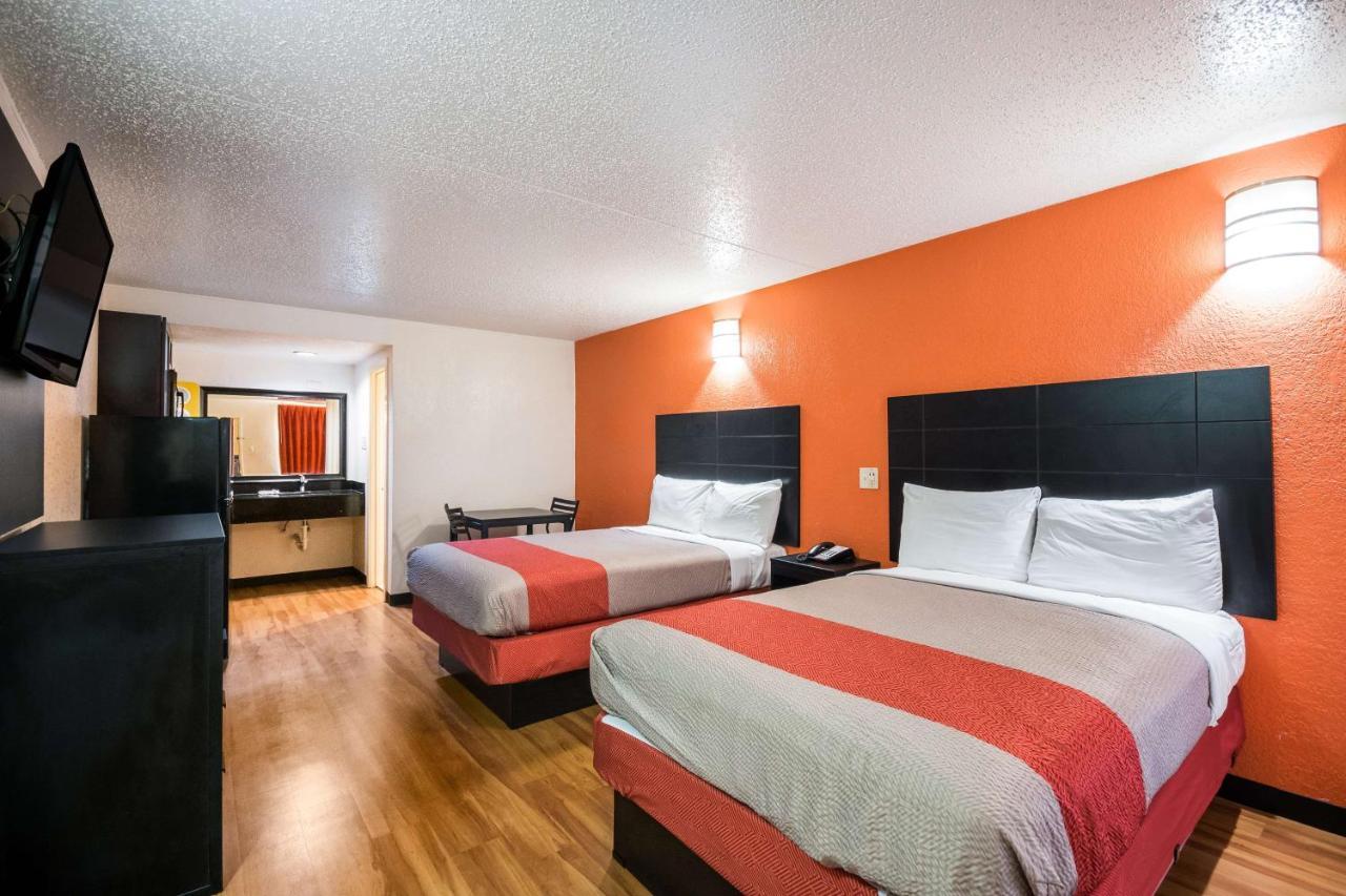 Hotel 6-houston, Tx - Brookhollow Houston