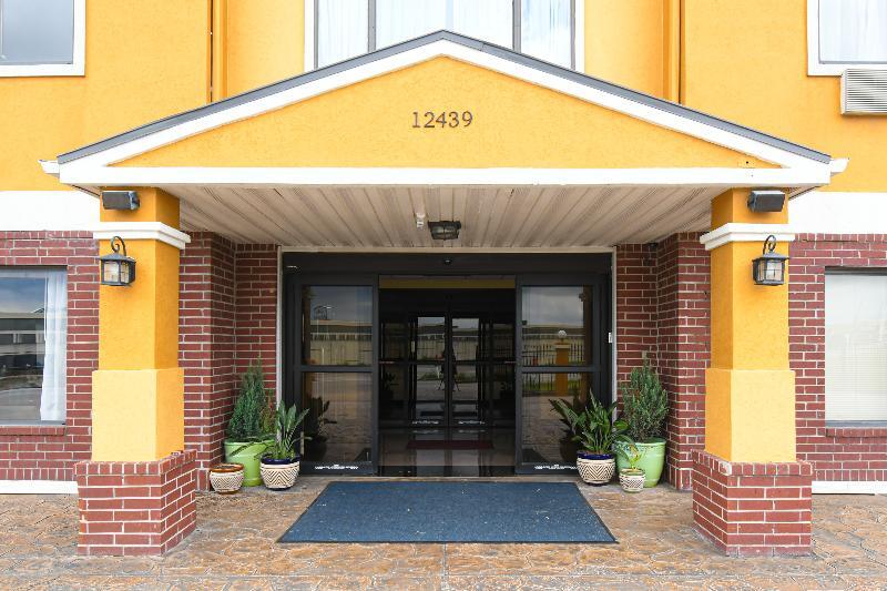 Baymont By Wyndham Brookhollow 2*