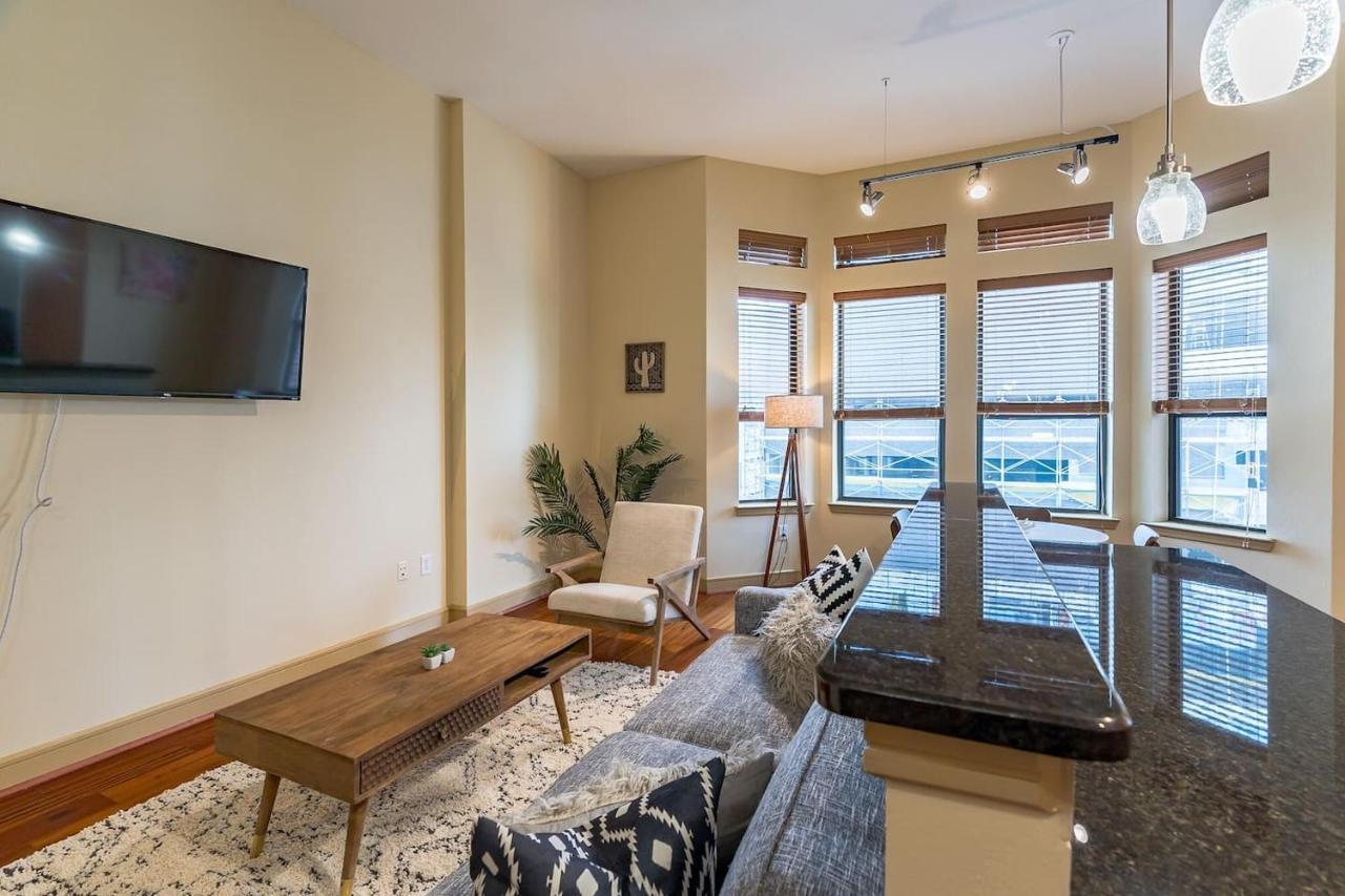 Central + Pool + Gym Apartment