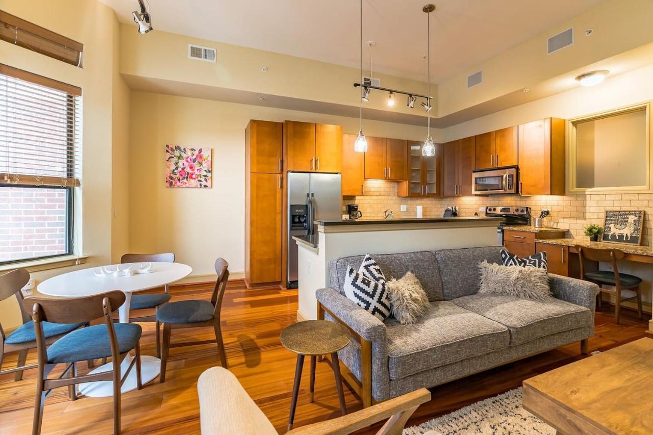 Central + Pool + Gym Apartment *