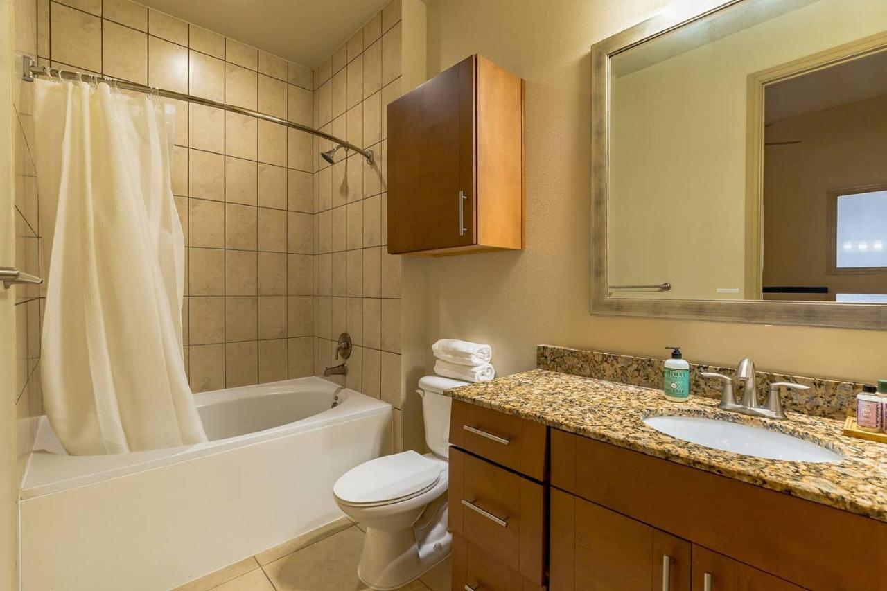 Central + Pool + Gym Apartment *
