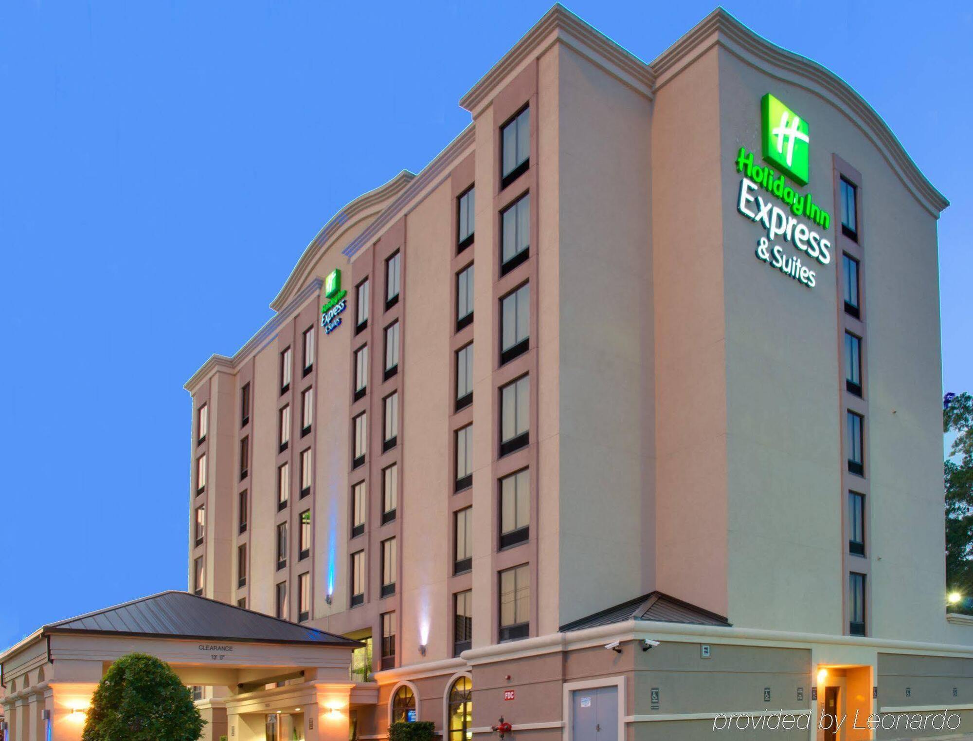 Holiday Express & - Memorial Park Area By Ihg Houston