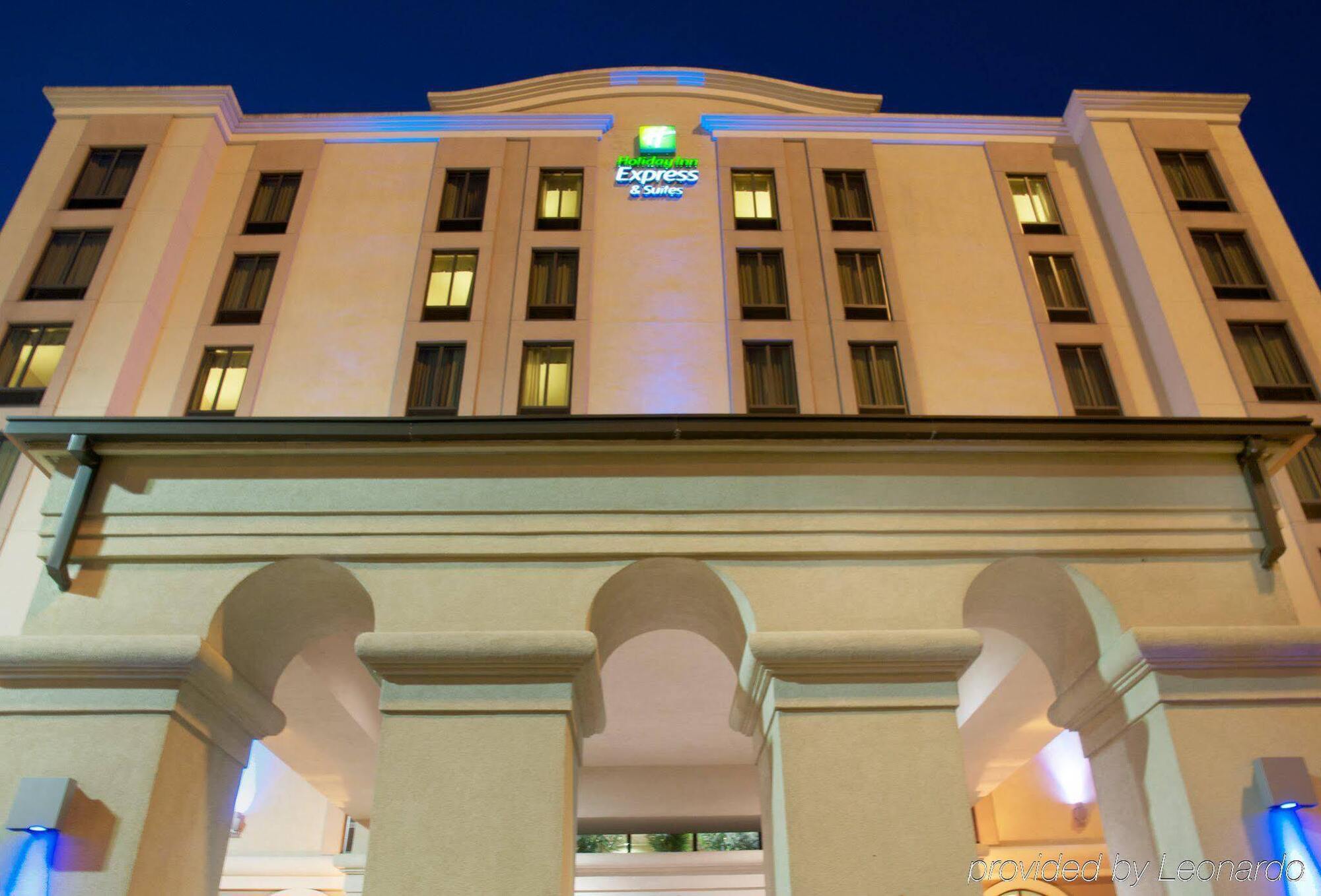 Hotel Holiday Express & - Memorial Park Area By Ihg 3*