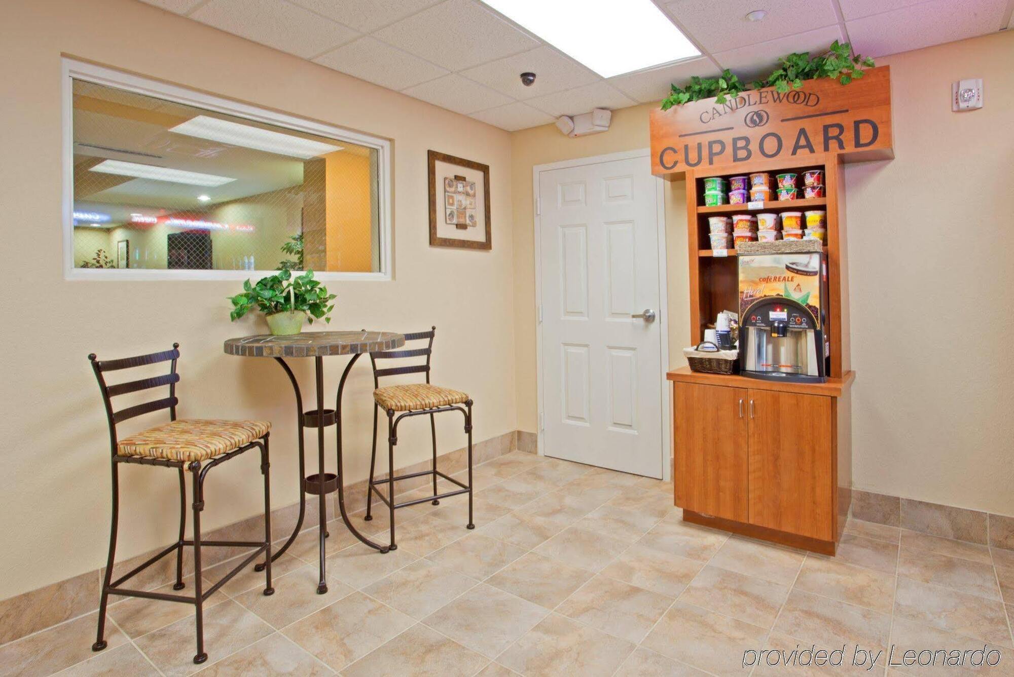 Candlewood Nw - Willowbrook, An Ihg 2*