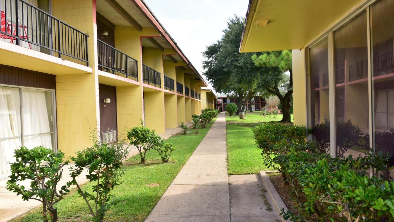 Red Carpet Inn