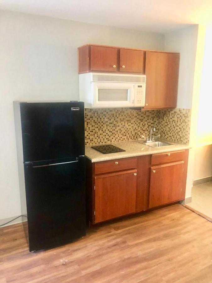 Frontier North Motel 2*