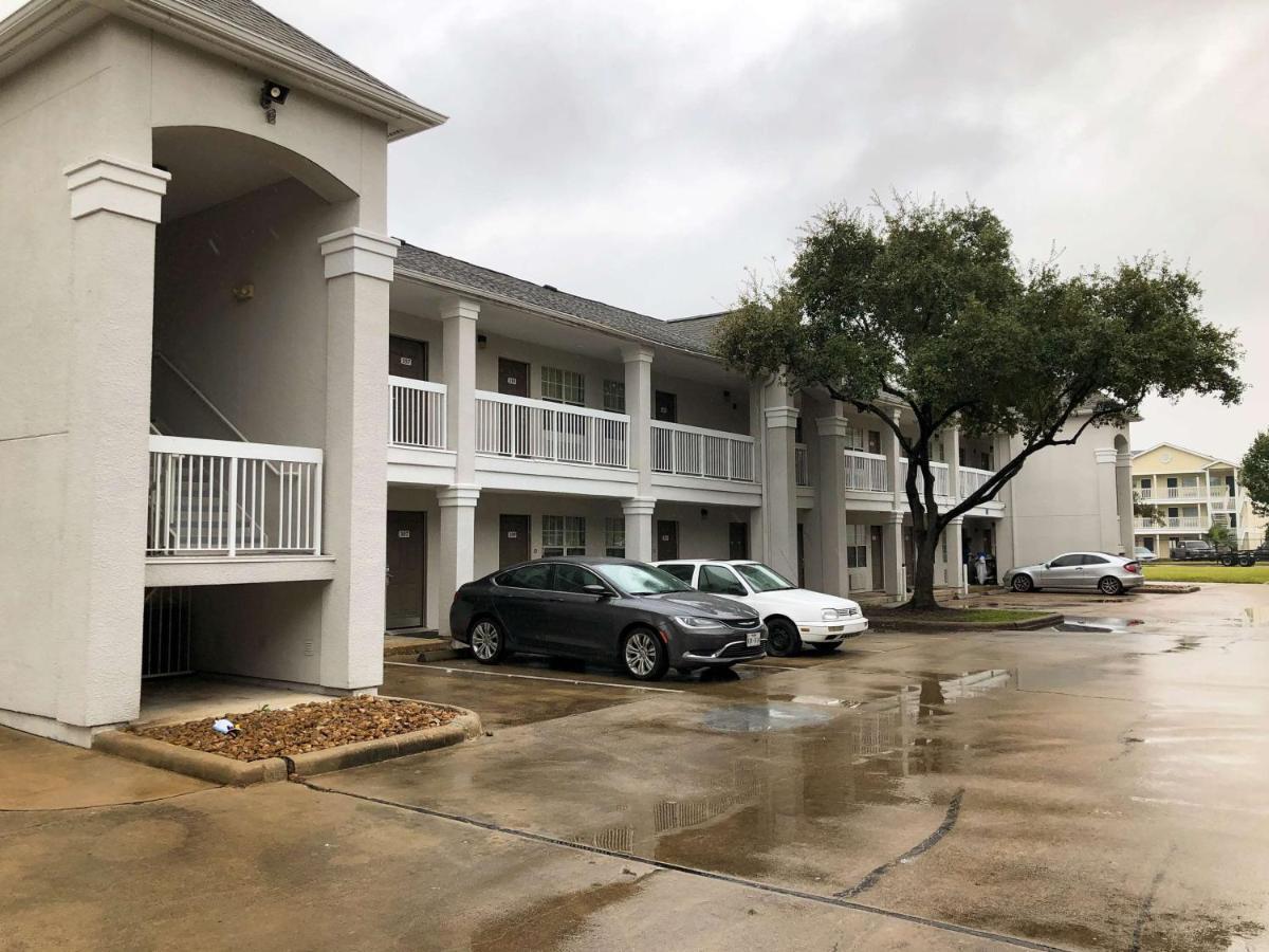 Hotel 6-houston, Tx - Westchase Houston