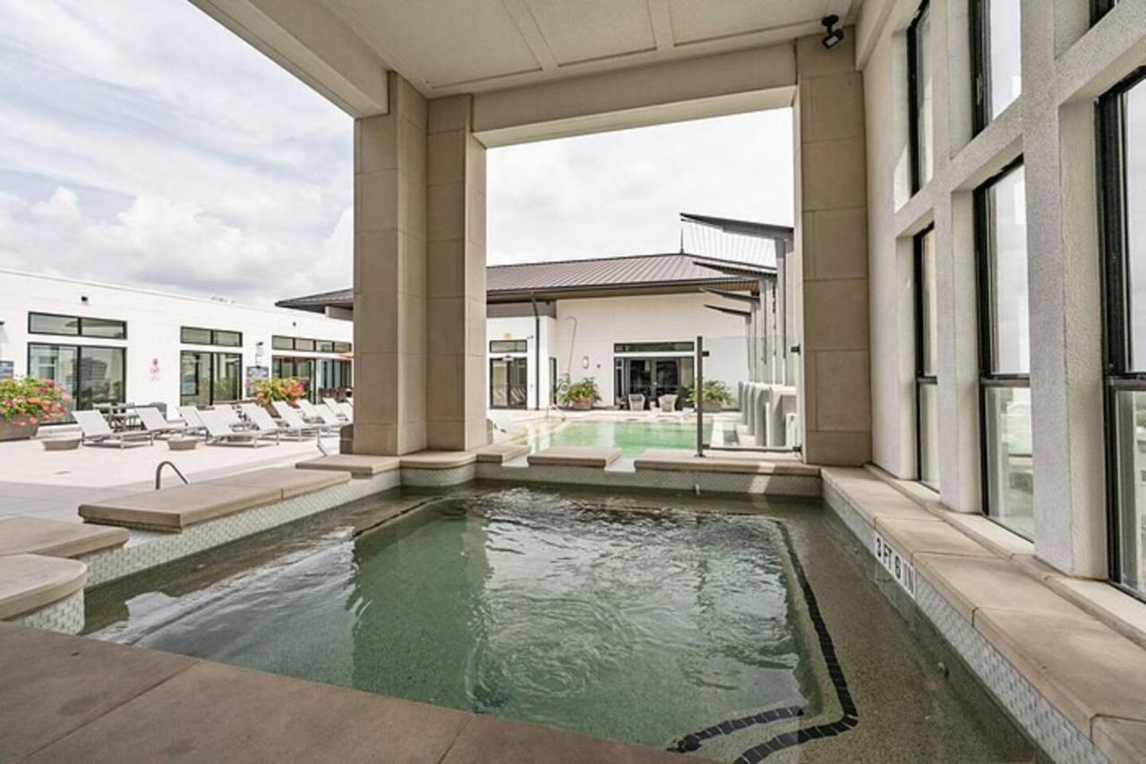 Spacious Flat + Gym + Pool Apartment