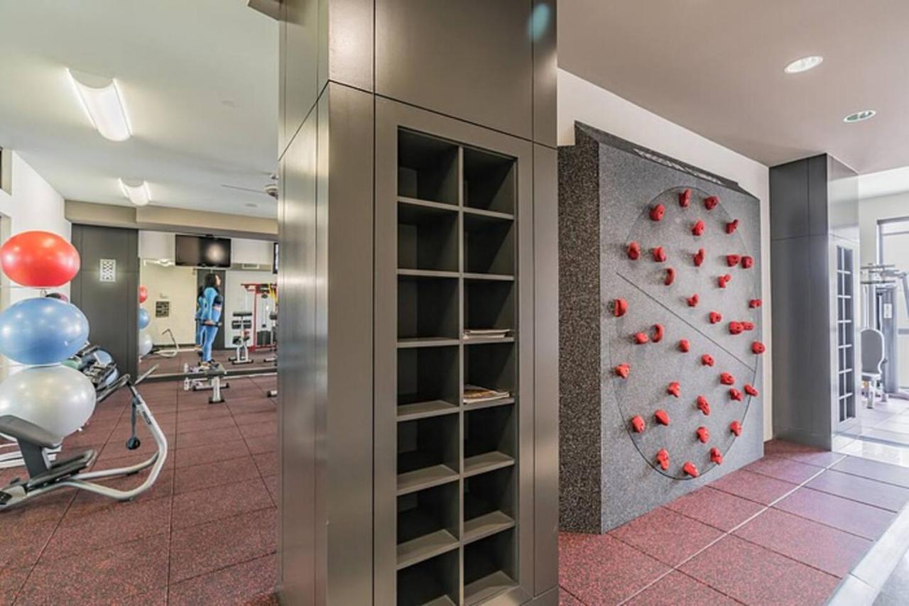 Spacious Flat + Gym + Pool * Houston