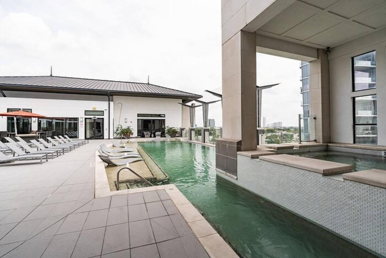 Spacious Flat + Gym + Pool * Houston