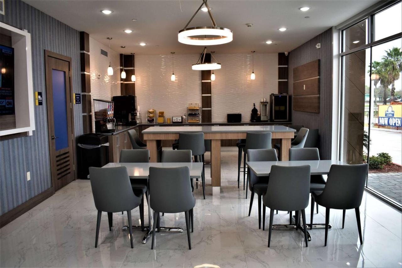 Days & By Wyndham Downtown/university Of 3*